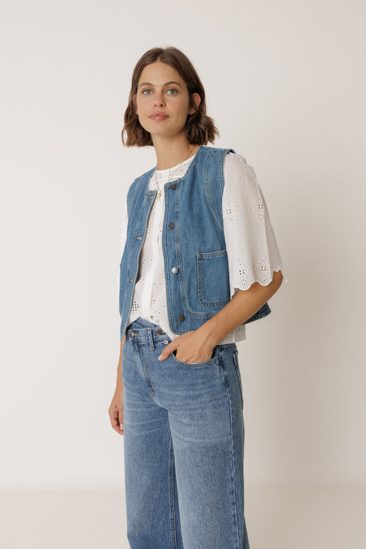 Indi & Cold - Boxy Shirt with Schiffli Embroidery