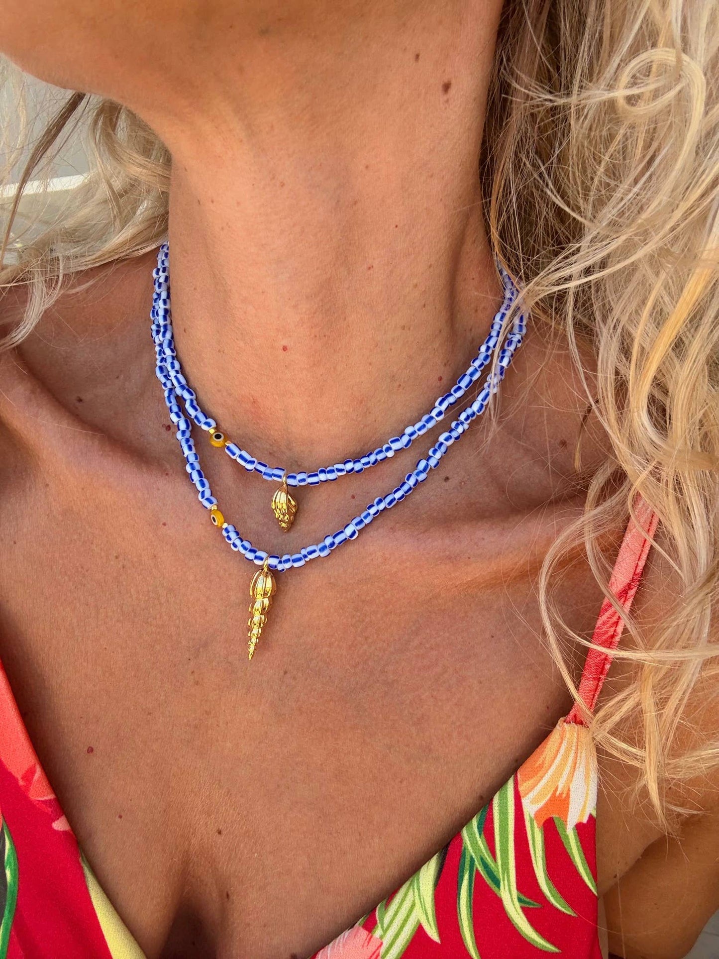 White and blue stripes beaded necklaces with gold shell: Long big shell