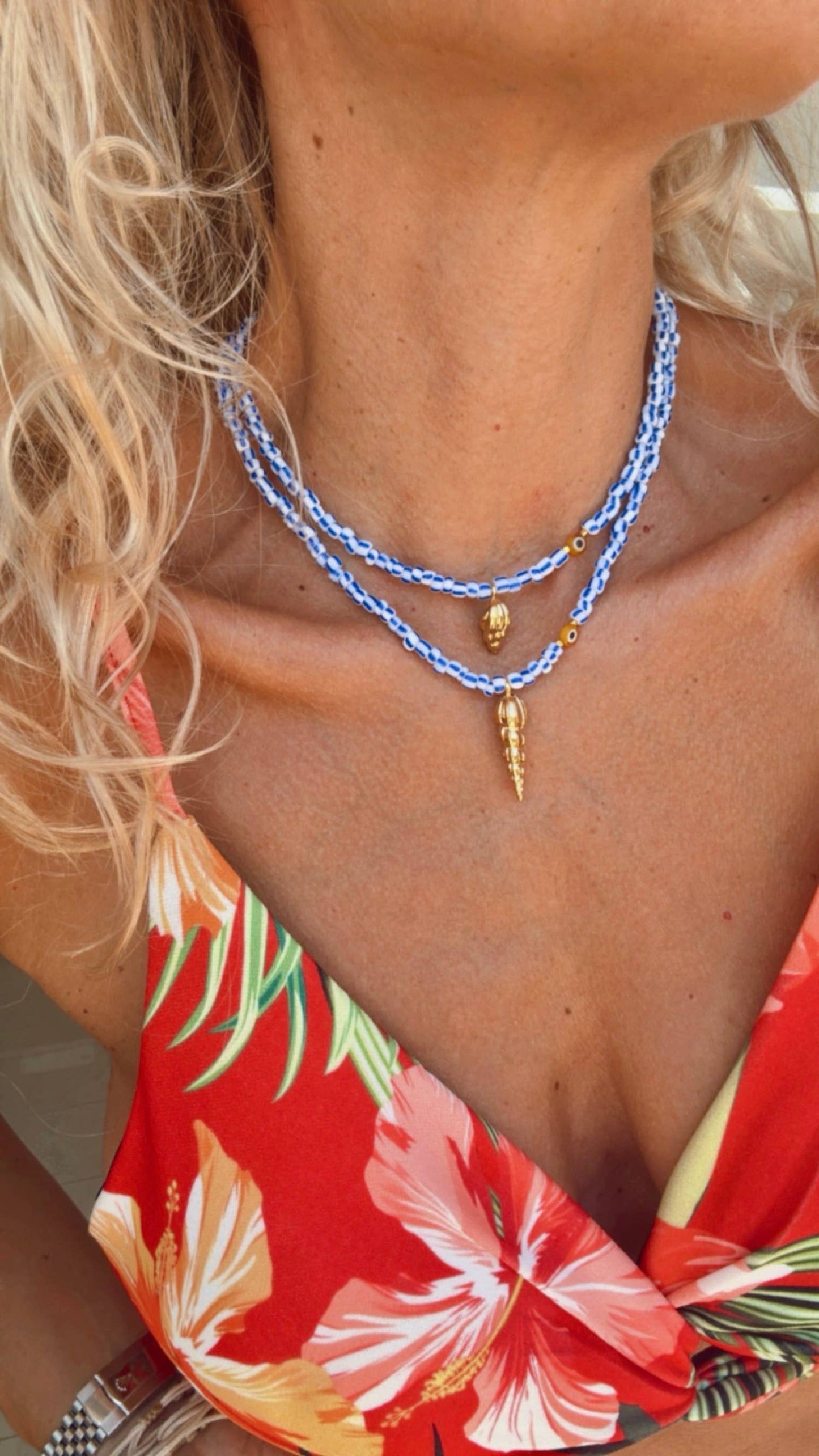 White and blue stripes beaded necklaces with gold shell: Long big shell