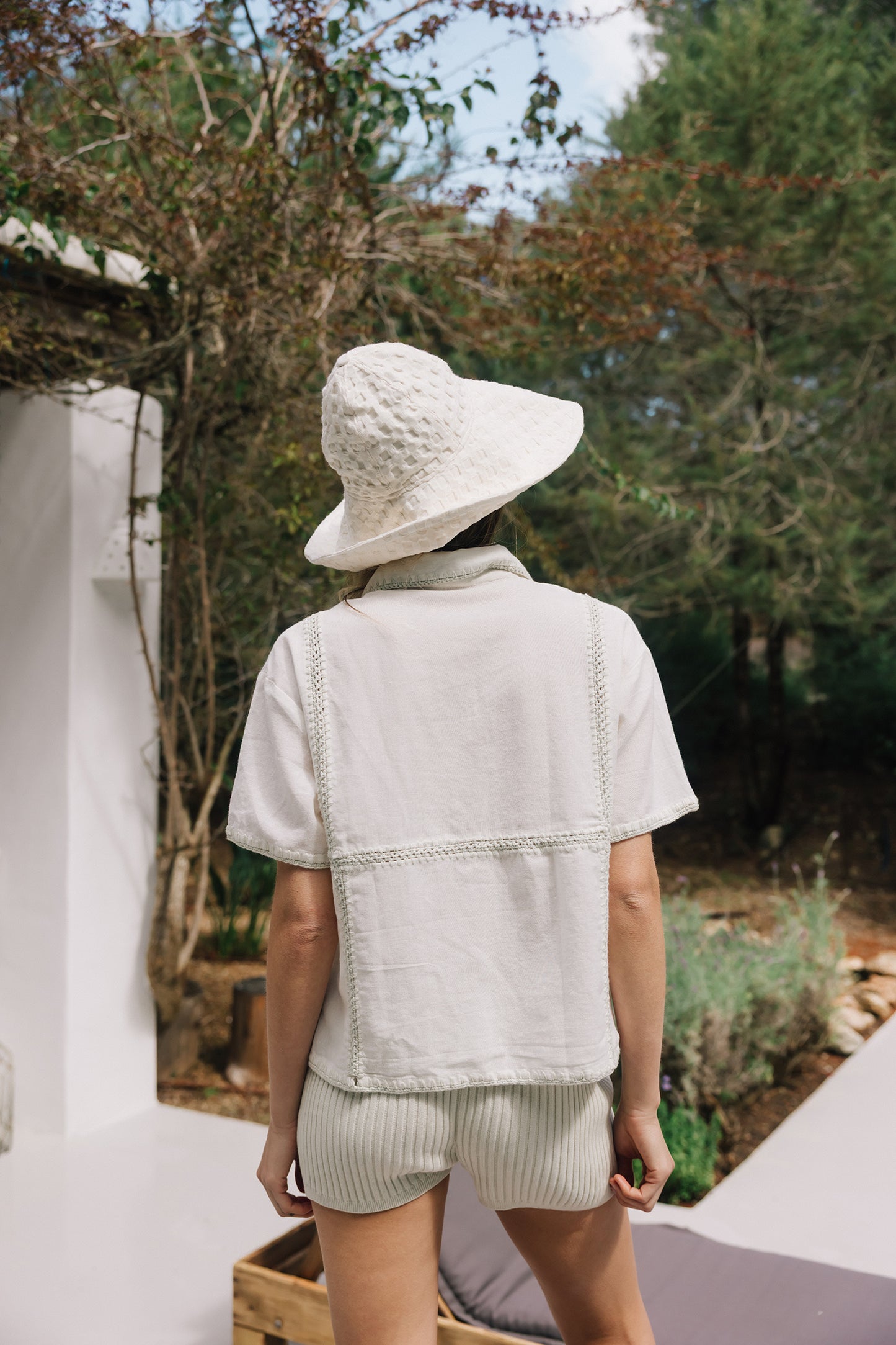 Indi & Cold - Floral Embroidered Shirt | Crudo