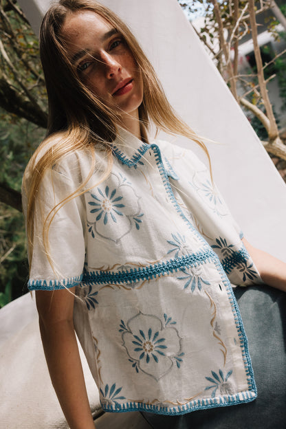 Indi & Cold - Floral Embroidered Shirt | Azul