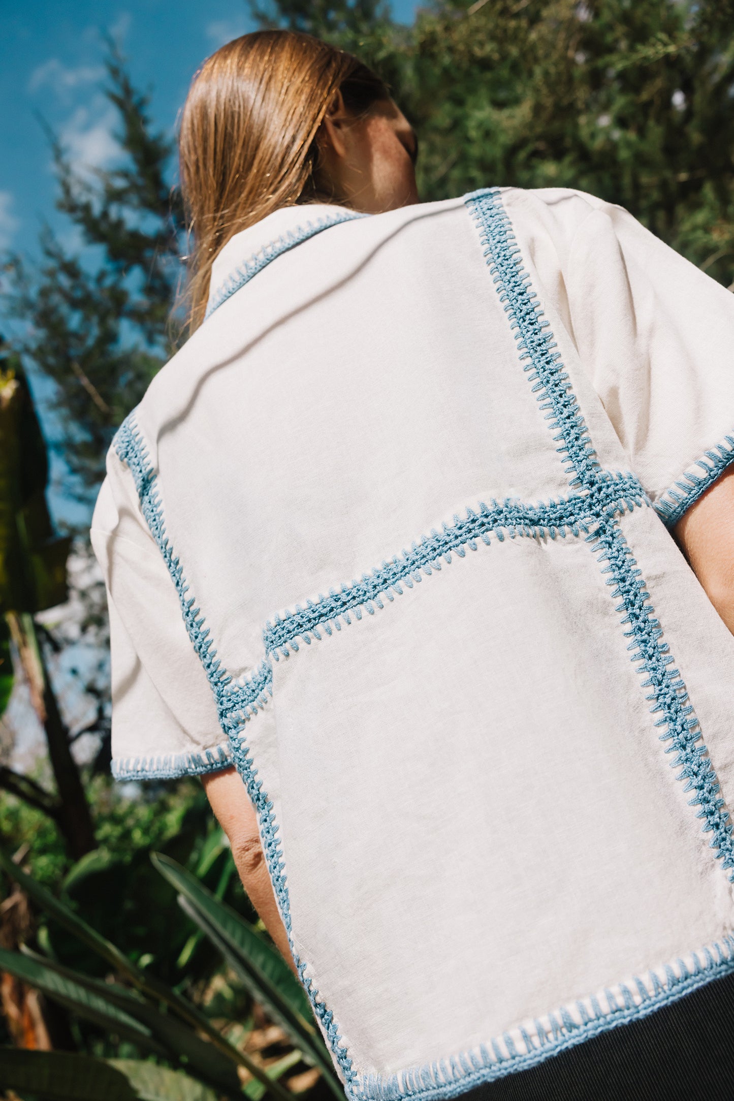 Indi & Cold - Floral Embroidered Shirt | Azul