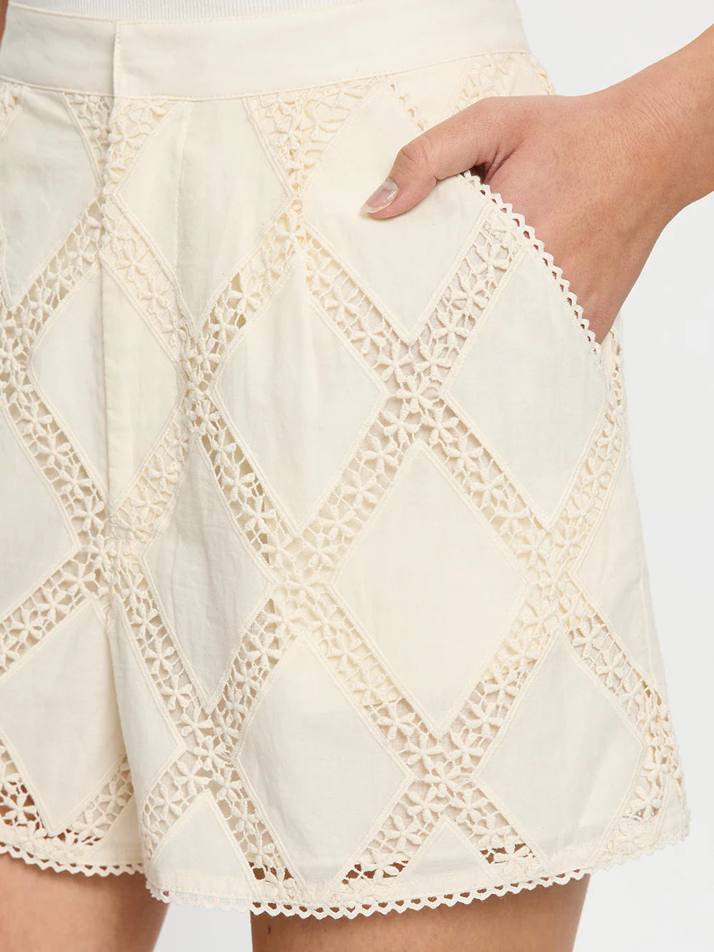 KIVARI - Izzy Short | Cream KIVARI