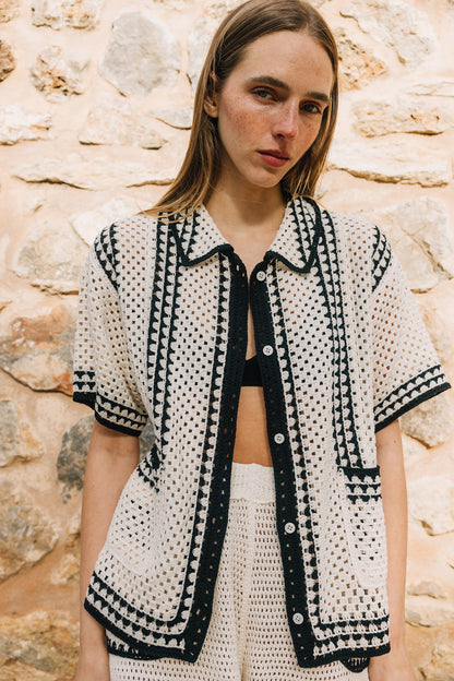Indi & Cold - Bicolour Crochet Shirt | Negro