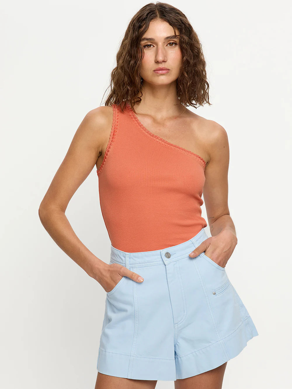KIVARI - Tallulah One Shoulder Tank | Pale Rust