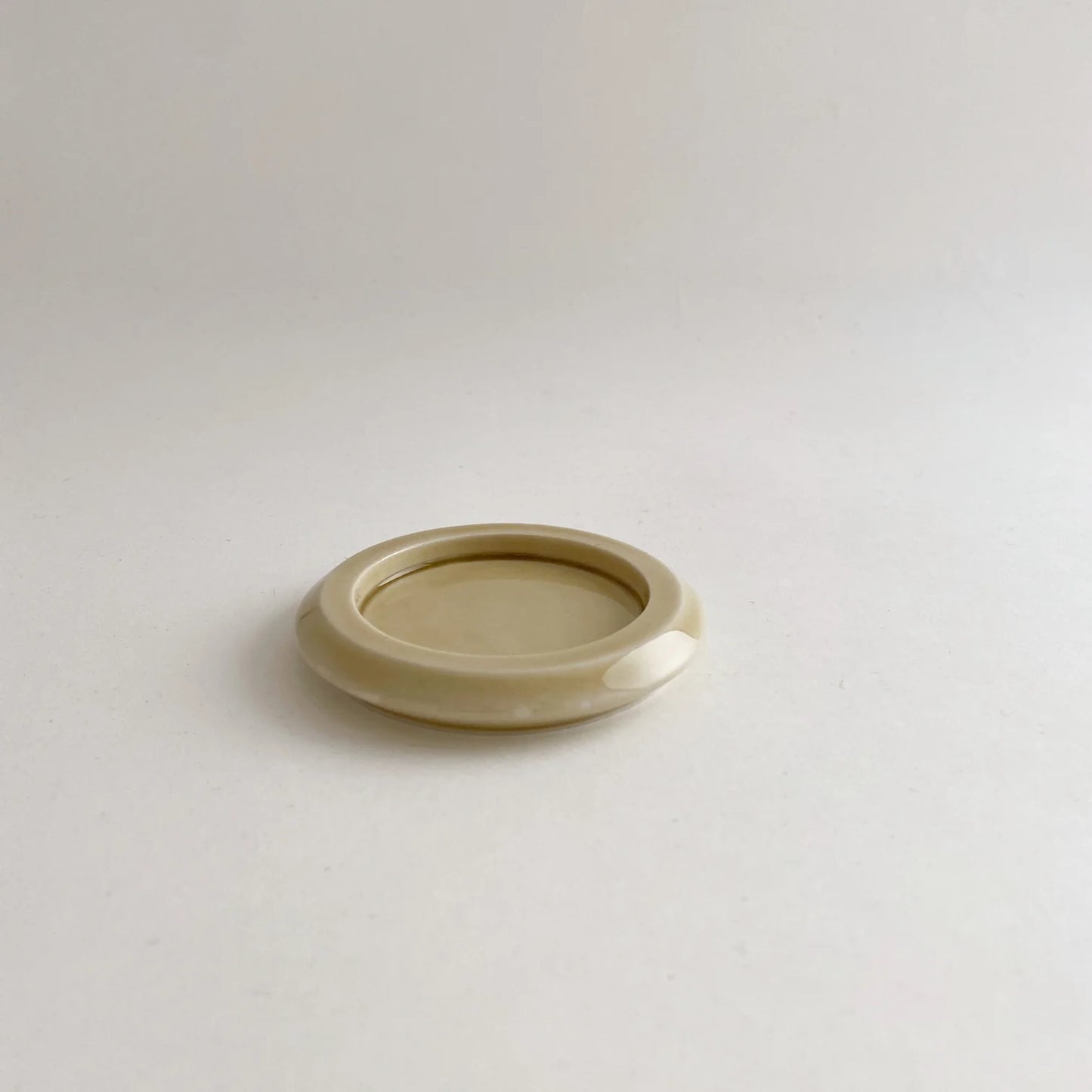 hibi - Seto Porcelain Incense Round Dish | Sand