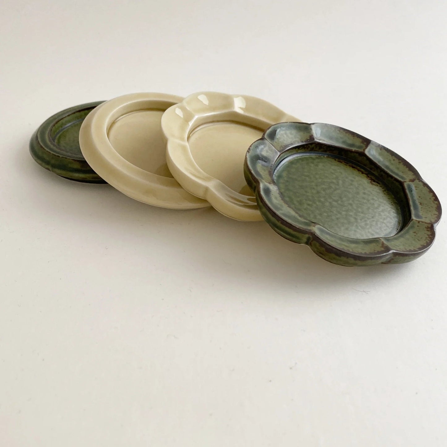 hibi - Seto Porcelain Incense Flower Dish | Sand hibi