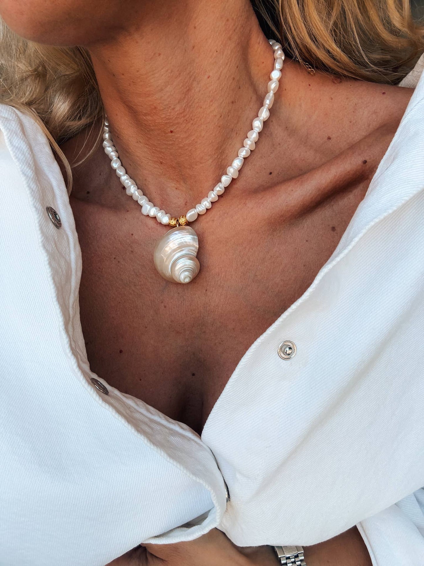 White pearl choker with white large shell charm